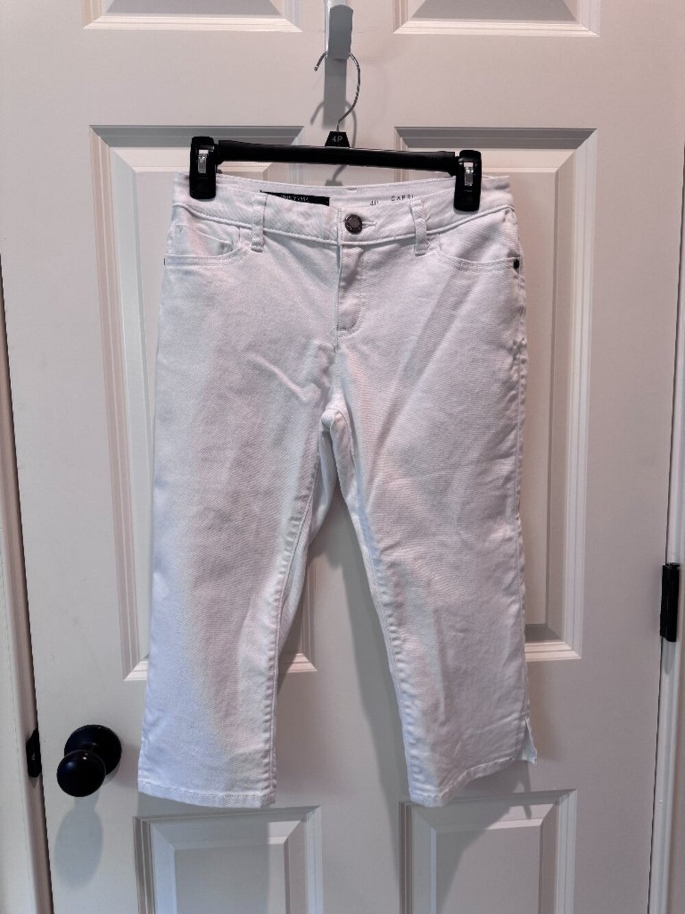 Vera Wang Midrise Capri Jeans Size 4 Petite with Stretch